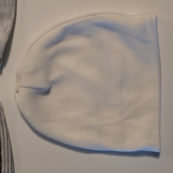 Set of 3 Newborn Beanies - Picture 4 of 4